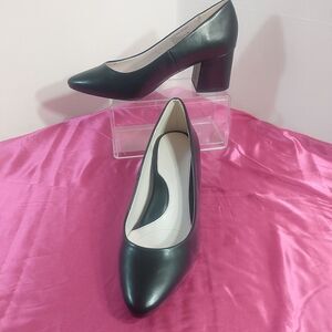 Taryn Rose Good Rochelle Women's SZ 12B Bock Heel Pump . Condition is Pre-owned